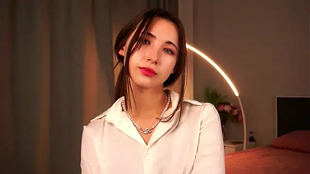 NanceeWestaway online show from November 18, 6:00 pm