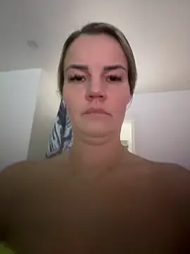 Cutebrowneyes  online show from March 2, 10:06 pm