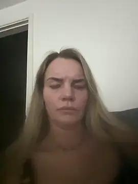 Cutebrowneyes  online show from March 31, 9:06 pm