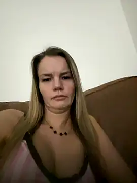 Cutebrowneyes  online show from December 4, 12:31 am