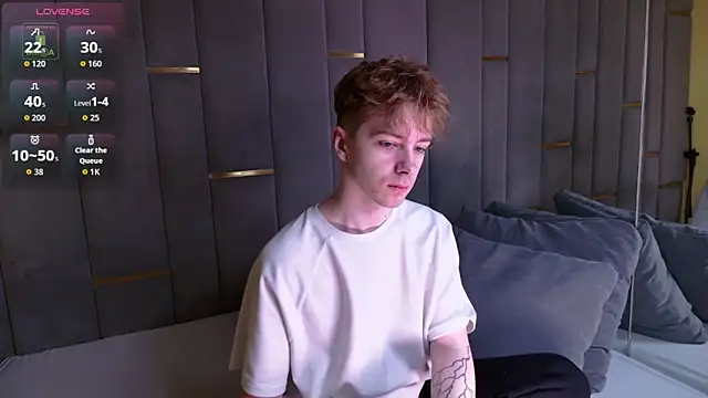 Snapshot of Paul_Holt chatting on November 26, 8:20 pm Paul Holt online show from November 26, 8:20 pm