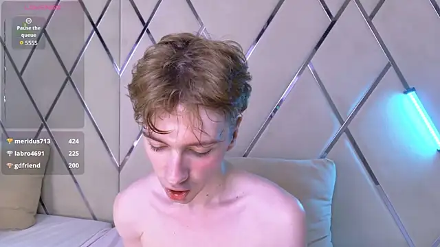 Snapshot of Paul_Holt chatting on December 23, 8:46 am Paul Holt online show from December 23, 8:46 am