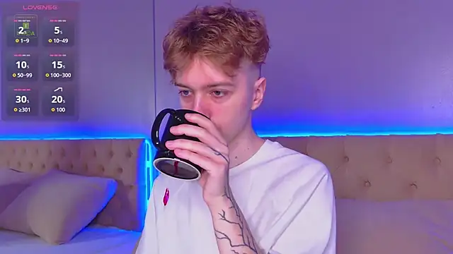 Snapshot of Paul_Holt chatting on December 4, 9:03 pm Paul Holt online show from December 4, 9:03 pm