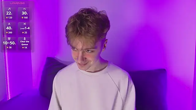 Snapshot of Paul_Holt chatting on November 17, 8:35 pm Paul Holt online show from November 17, 8:35 pm