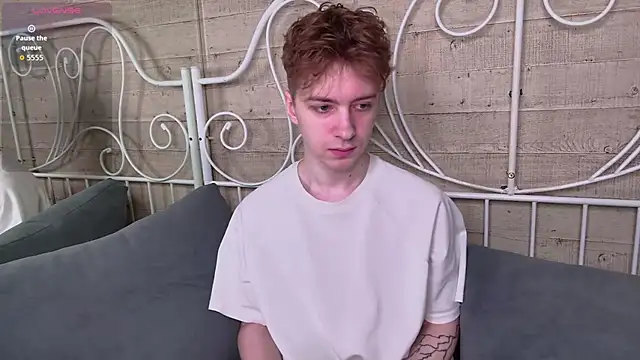 Snapshot of Paul_Holt chatting on November 27, 8:42 pm Paul Holt online show from November 27, 8:42 pm