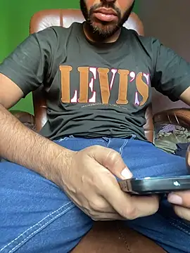 Snapshot of hotyyyyjonny chatting on June 3, 4:02 am hotyyyyjonny online show from June 3, 4:02 am