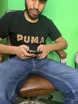 Snapshot of hotyyyyjonny chatting on June 19, 4:02 pm hotyyyyjonny online show from June 19, 4:02 pm