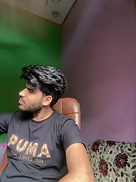 Snapshot of hotyyyyjonny chatting on July 9, 2:45 am hotyyyyjonny online show from July 9, 2:45 am