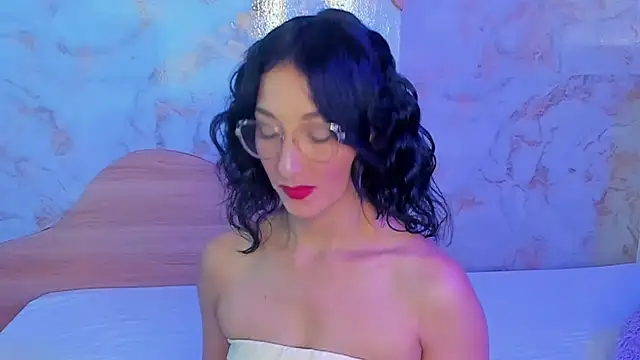 Snapshot of kirakay1 chatting on June 1, 11:32 am kirakay1 online show from June 1, 11:32 am