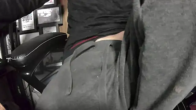 Snapshot of Chrisatmiami chatting on November 19, 5:24 pm Chrisatmiami online show from November 19, 5:24 pm