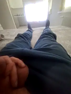 Robesz1982 online show from April 11, 8:29 am