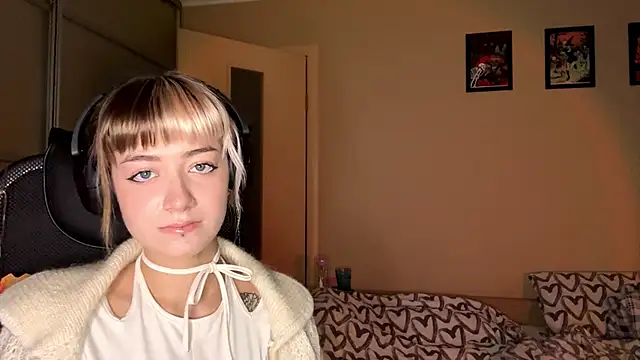 EmilySkyline online show from November 15, 5:22 am