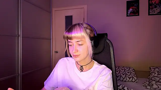 EmilySkyline online show from November 12, 5:22 am