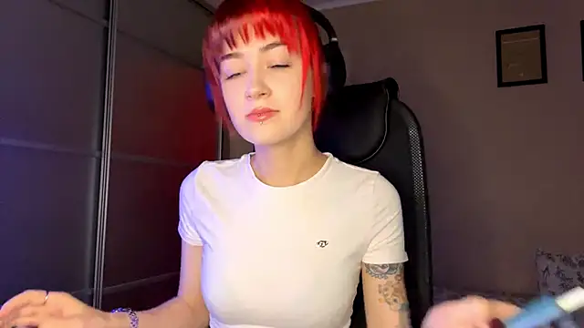 EmilySkyline online show from December 5, 7:07 am