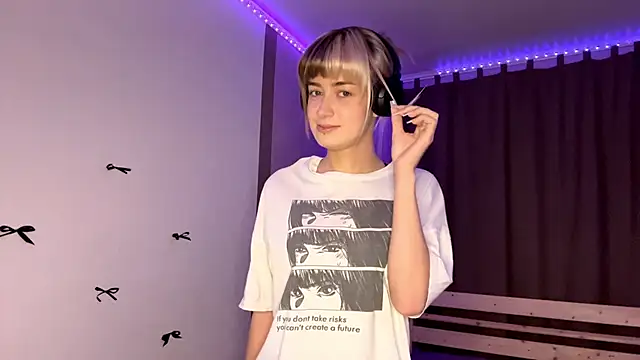 EmilySkyline online show from November 24, 1:11 pm