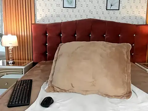 Lucy Vegas online show from March 29, 1:46 pm