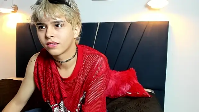 Snapshot of jaxson_cum chatting on November 12, 2:10 pm jaxson cum online show from November 12, 2:10 pm