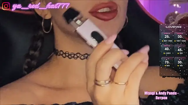 Snapshot of -RED_HAT- chatting on November 23, 5:01 pm -RED HAT- online show from November 23, 5:01 pm