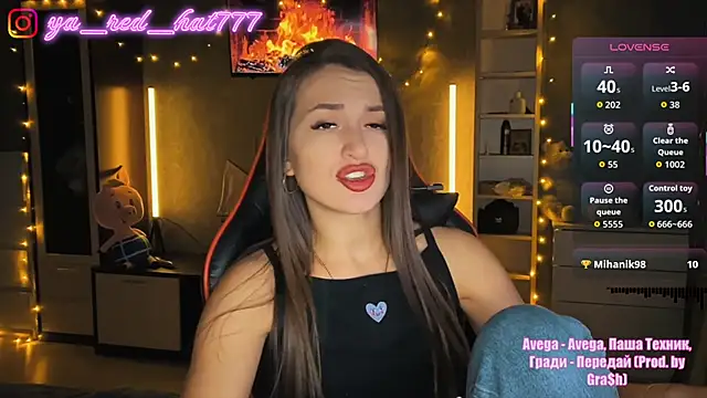 Snapshot of -RED_HAT- chatting on November 22, 6:12 am -RED HAT- online show from November 22, 6:12 am