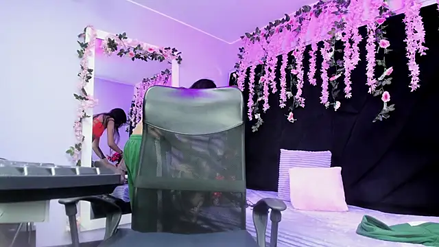 Noah Jonhs online show from December 3, 12:26 pm