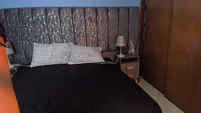 Snapshot of Atenea_Velle chatting on December 22, 1:22 pm Atenea Velle online show from December 22, 1:22 pm