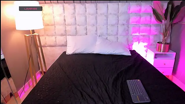 Atenea Velle online show from April 11, 1:37 pm