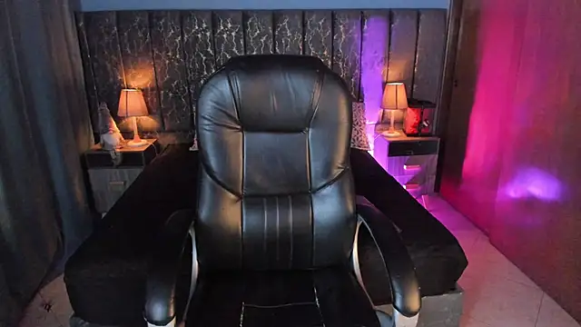 Snapshot of Atenea_Velle chatting on February 13, 1:33 pm Atenea Velle online show from February 13, 1:33 pm