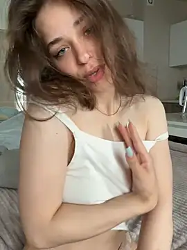 yoyogirlx online show from July 18, 3:15 am
