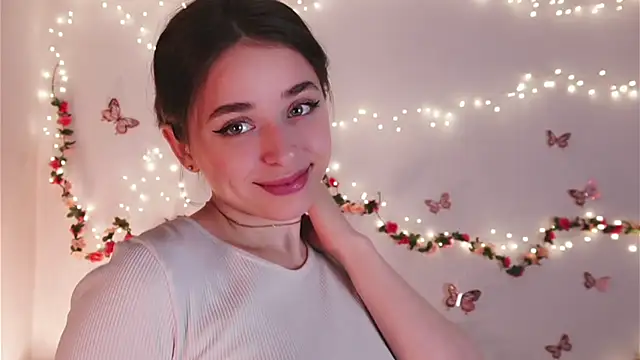 yoyogirlx online show from April 11, 1:48 pm