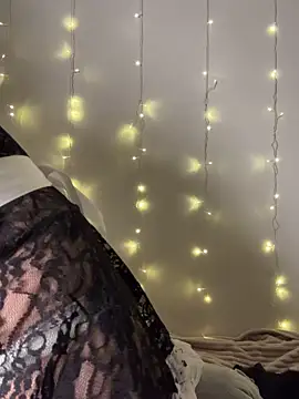 yoyogirlx online show from December 17, 1:16 pm