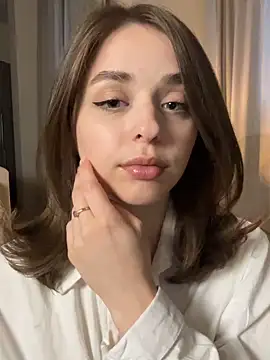 yoyogirlx online show from May 12, 1:39 pm