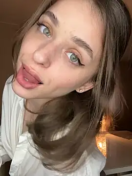 yoyogirlx online show from May 30, 11:49 am