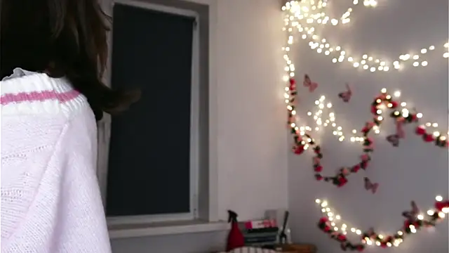 yoyogirlx online show from April 4, 1:50 pm