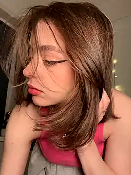 yoyogirlx online show from December 20, 2:09 pm