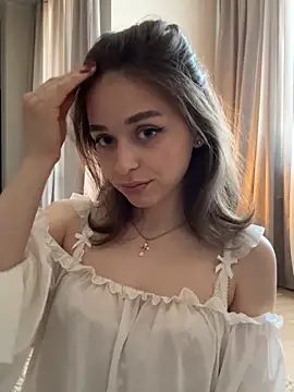 yoyogirlx online show from May 26, 11:19 am
