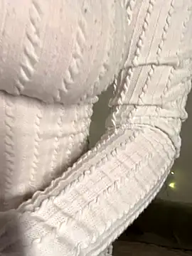 yoyogirlx online show from December 21, 1:24 pm