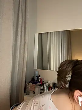 yoyogirlx online show from May 13, 1:51 pm