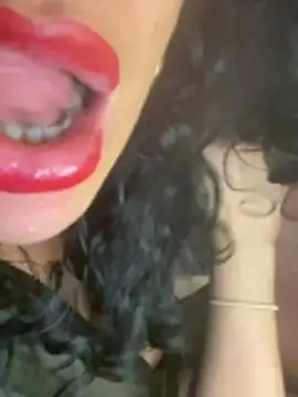 Snapshot of Deessenympho chatting on February 3, 9:53 pm Deessenympho online show from February 3, 9:53 pm