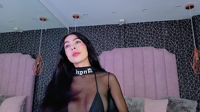 IrisDeLaVega  online show from April 22, 2:13 pm