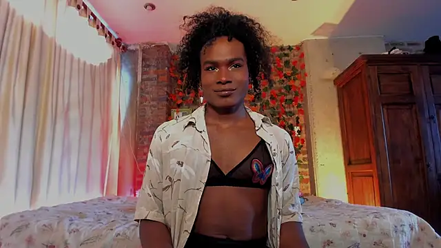 Snapshot of LaGoldenBitch chatting on January 10, 2:45 pm LaGoldenBitch online show from January 10, 2:45 pm