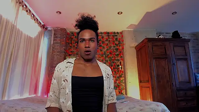 Snapshot of LaGoldenBitch chatting on January 11, 2:02 pm LaGoldenBitch online show from January 11, 2:02 pm