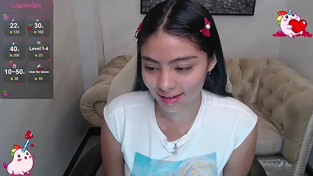 Little Angelina v online show from December 15, 8:03 pm