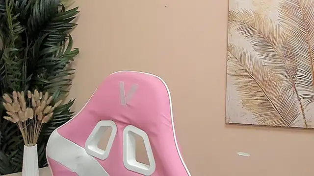 TawnyOkane online show from November 13, 9:46 am