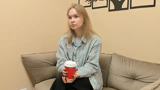 CortneyVacio online show from November 12, 7:45 am