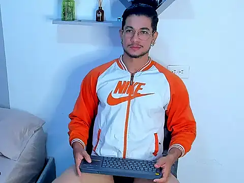 Nolan joness online show from May 27, 12:20 am