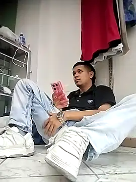 Chris    Col online show from December 2, 4:41 pm