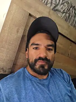 piggylatino online show from April 15, 6:08 am