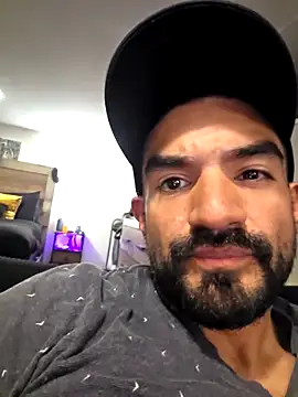 piggylatino online show from April 7, 2:24 am