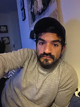 piggylatino online show from March 29, 12:01 am