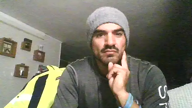 Snapshot of piggylatino chatting on January 5, 10:46 pm piggylatino online show from January 5, 10:46 pm